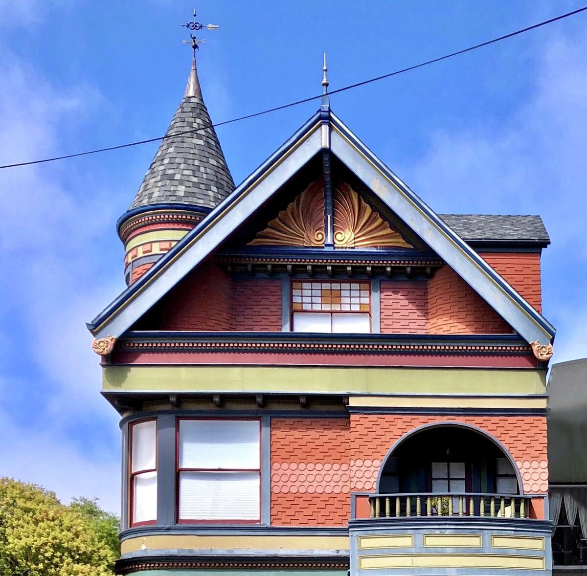 Photographer captures beauty of SF Victorians