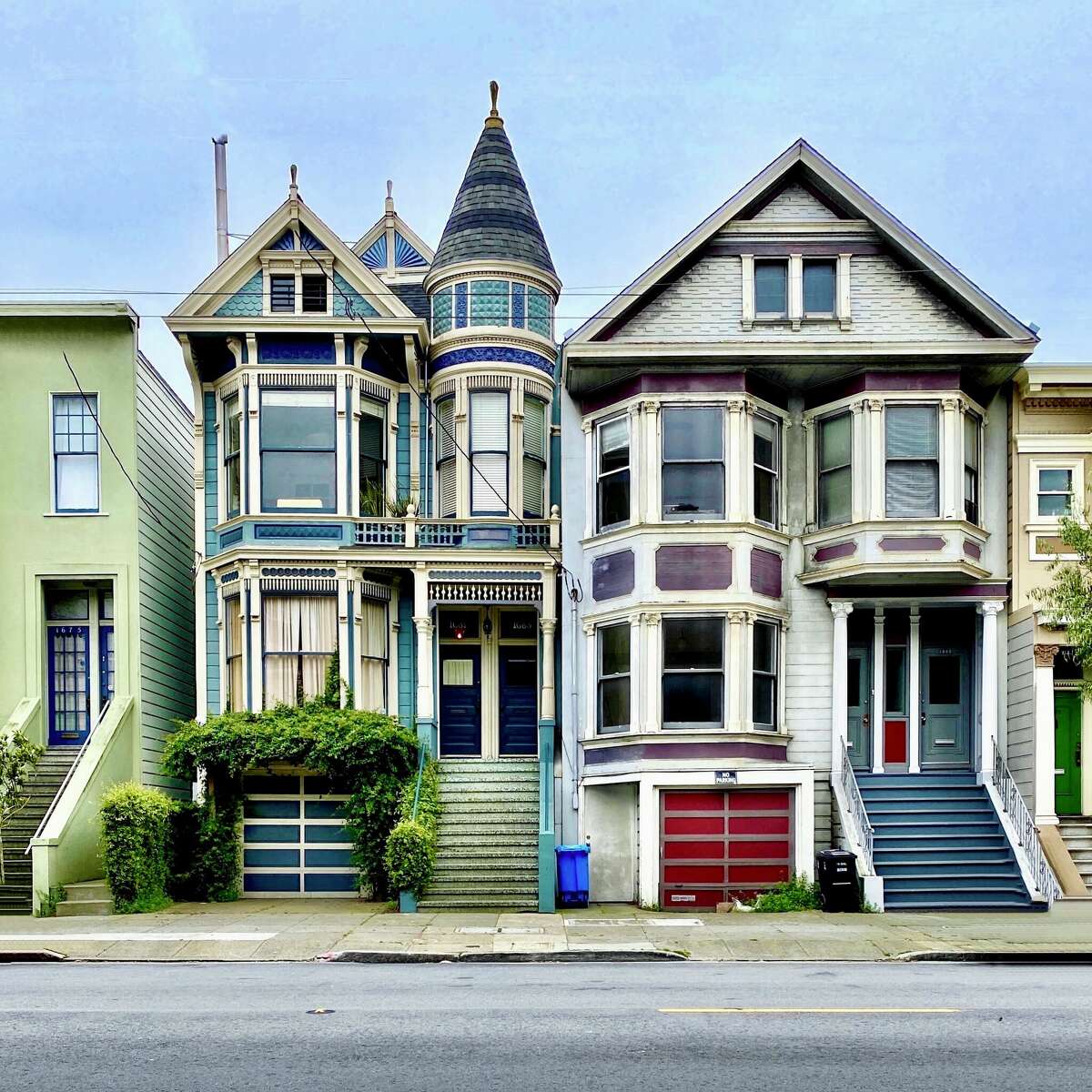 Julie Gebhardt captures the architectural beauty of San Francisco on Instagram @ juliegeb.