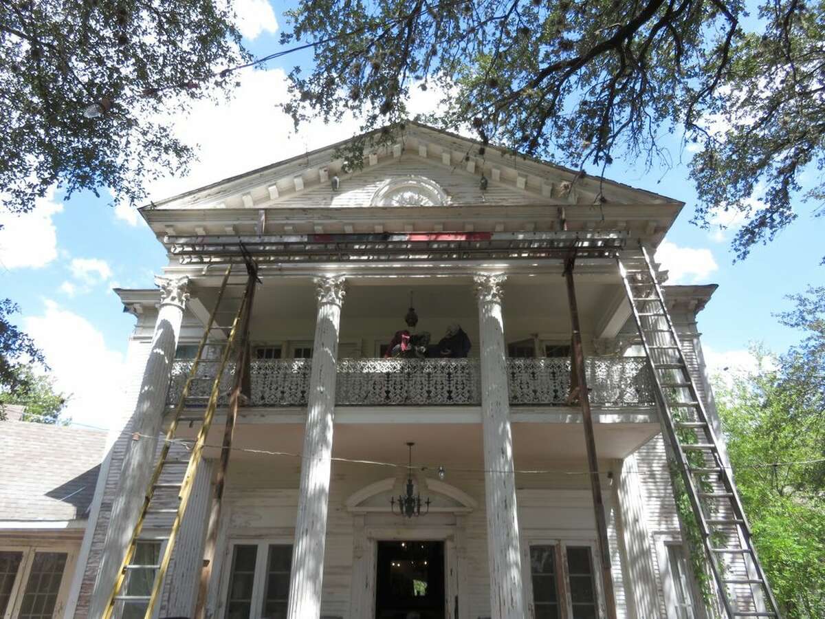 Victoria's Black Swan Inn in San Antonio.