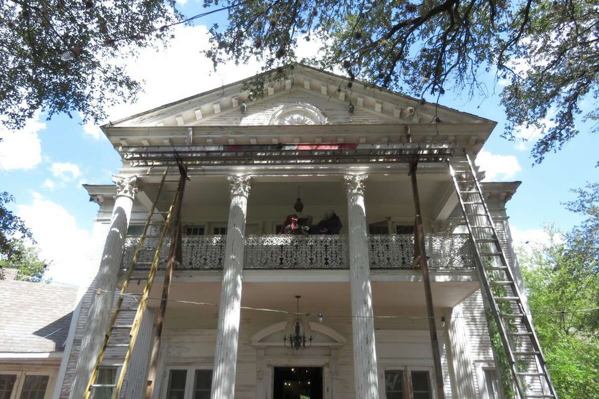 Victoria's Black Swan Inn in San Antonio.