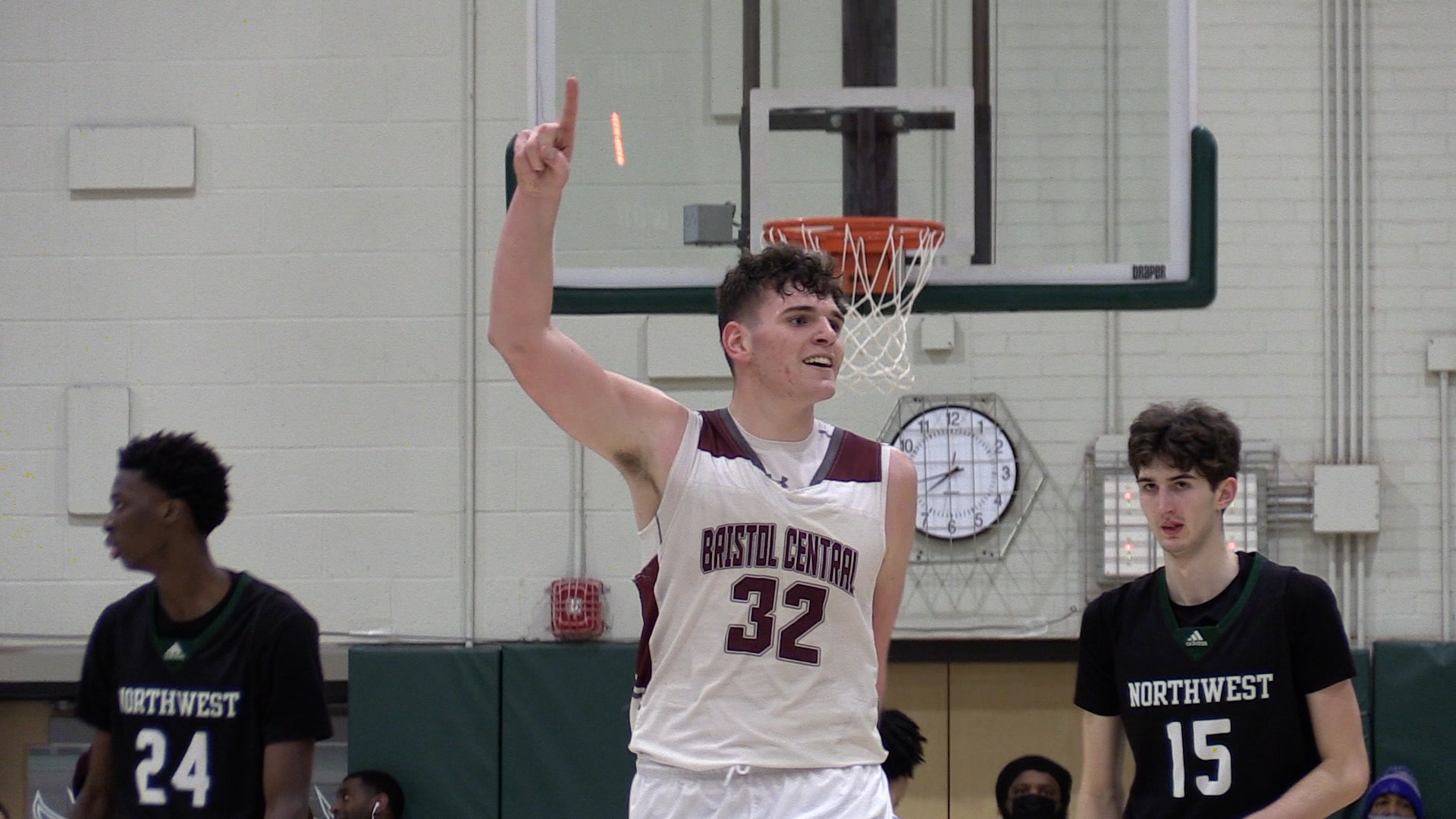 Jeff Jacobs: CCC championship, 1 vs. 2, Donovan Clingan. It was all worth the wait. - Vimarsana News