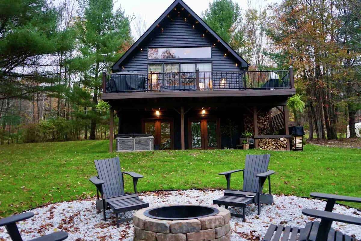 New Airbnb hosts in Ulster County collectively earned over $7 million last year, an increase of 133 percent over 2019. This “Modern A-Frame with Hot Tub” in Ellenville is listed for $320 a night.