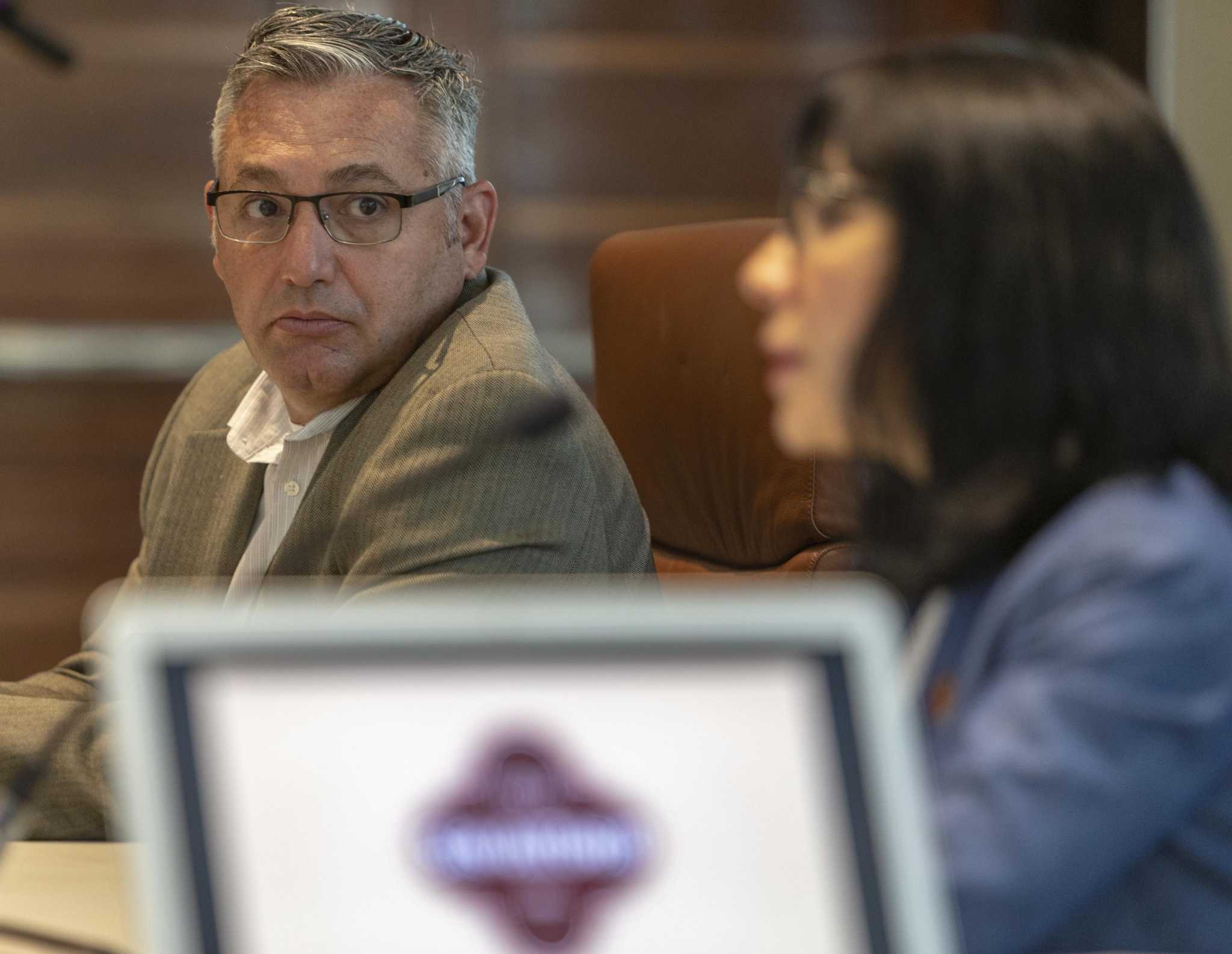 The making of a deal: How San Antonio officials, police union shaped new contract in roughly a year - Vimarsana News