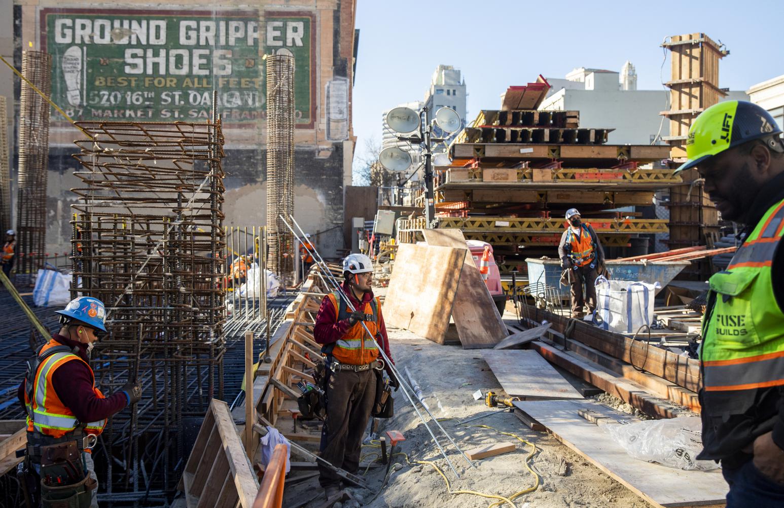 The pandemic hurt downtown living. So why are developers building a tower in Oakland's center? - Vimarsana News