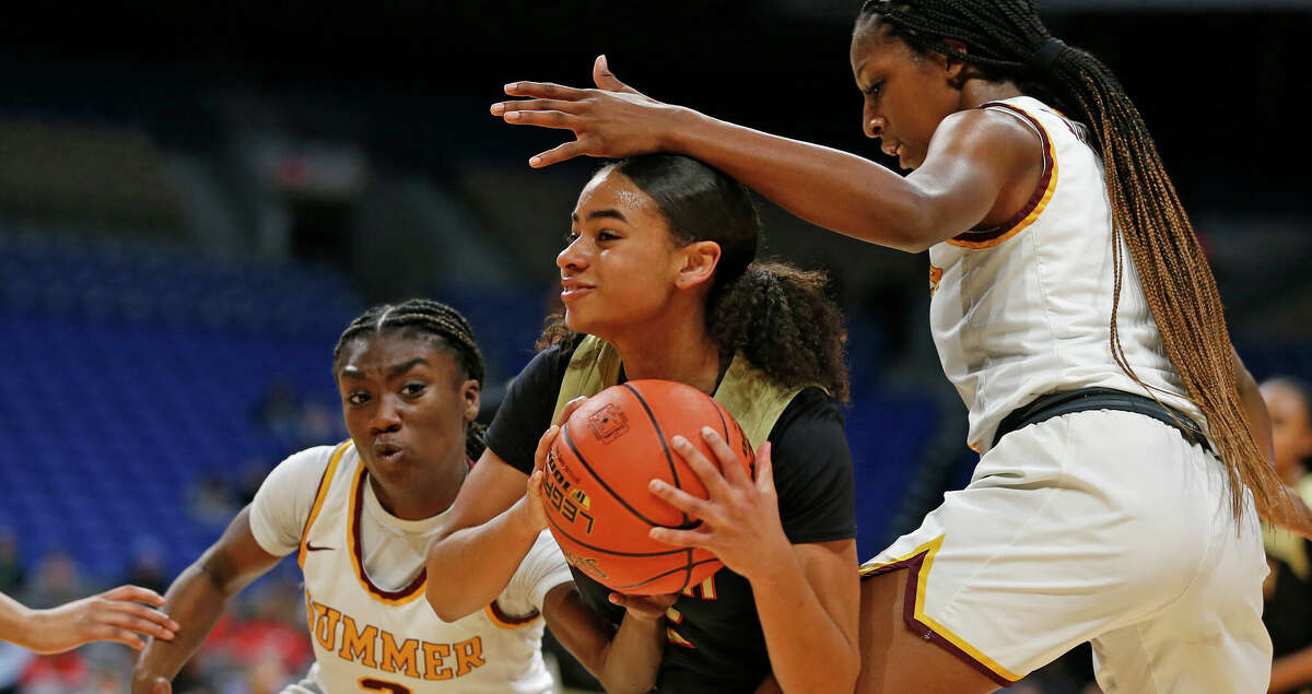 South Grand Prairie guard Ahrianna Morgan (2) is pressed by Humble Summer Creek guard Torran Deterville (3) and forward Kaitlyn Duhon (4). South Grand Prairie defeated Sunmer Creek 67-41 in UIL Class 6A girls basketball state semifinal on Friday, March 4, 2022 at the Alamodome.