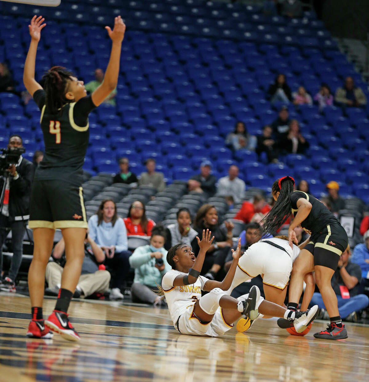 Humble Summer Creek guard Torran Deterville (3) looks for help from the official. South Grand Prairie defeated Sunmer Creek 67-41 in UIL Class 6A girls basketball state semifinal on Friday, March 4, 2022 at the Alamodome.
