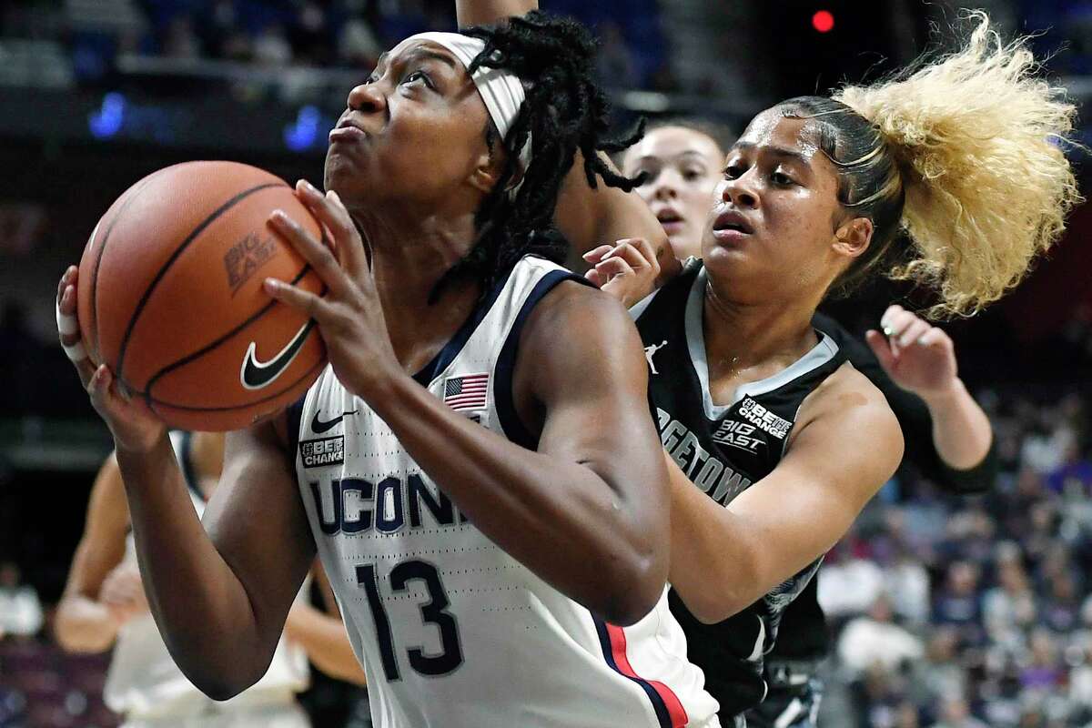 UConn women’s basketball routs advances to Big