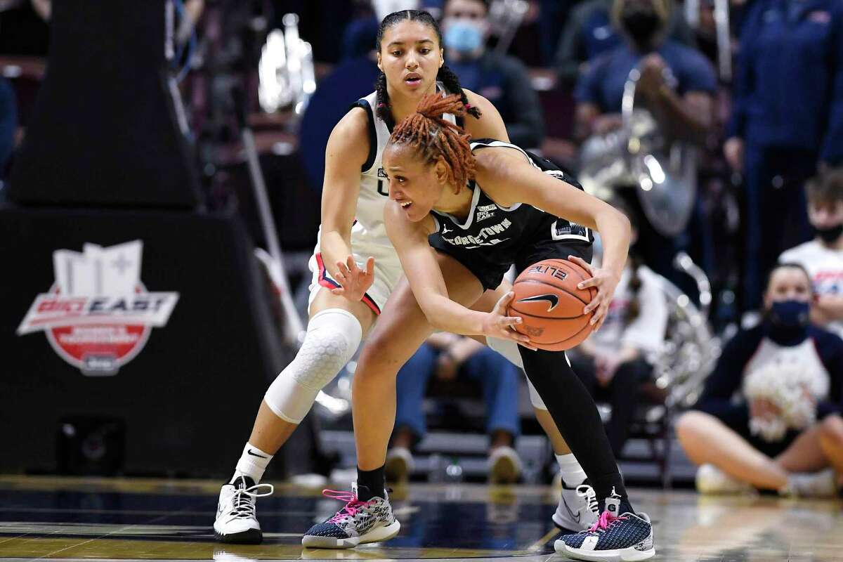 Paige Bueckers leads UConn women’s basketball over in Big