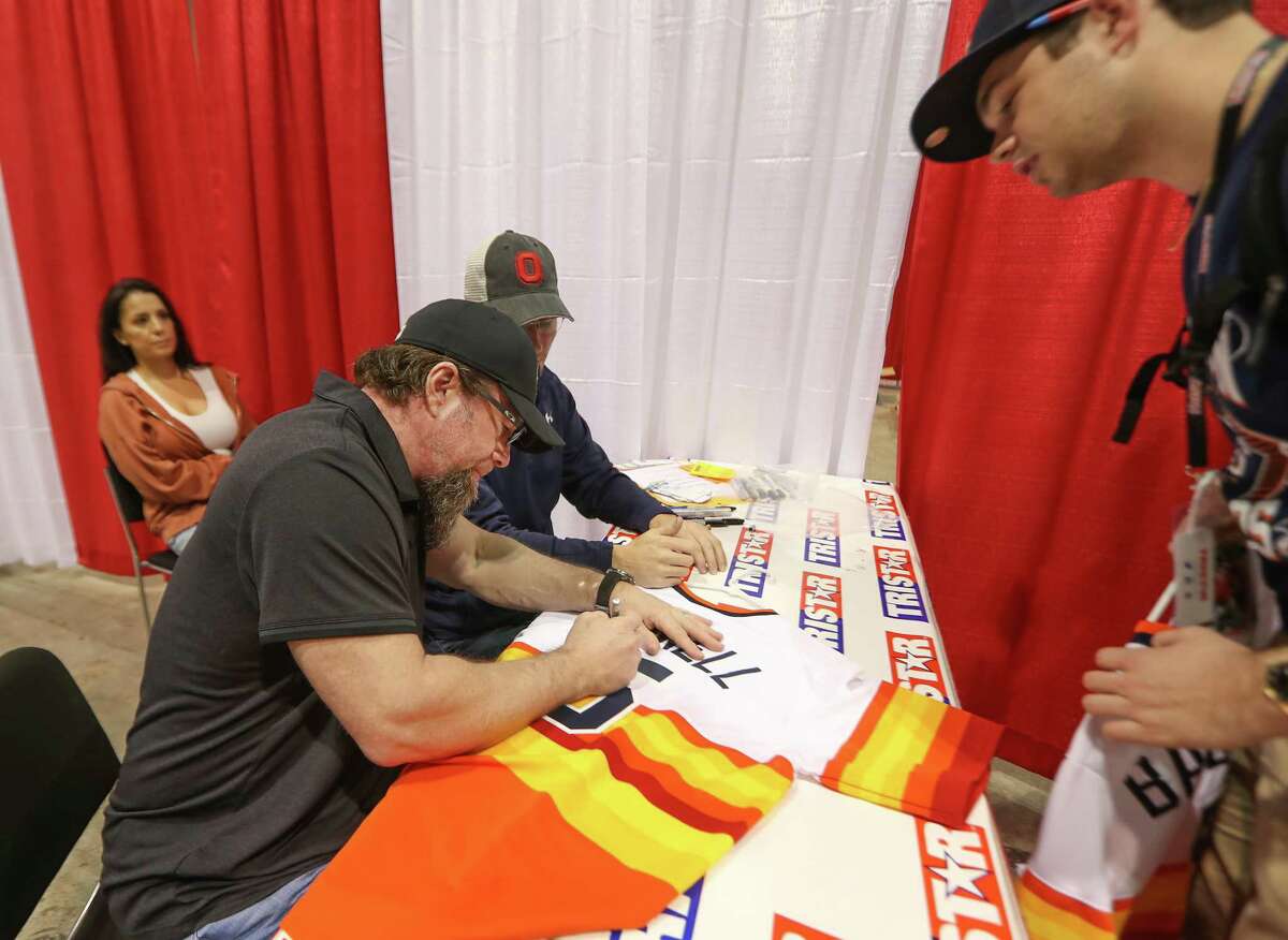 Jeff Bagwell signs autographs along current and former Astros players at the Houston Collectors Show in NRG Arena Sunday, Feb. 11, 2018, in Houston. ( Steve Gonzales / Houston Chronicle )