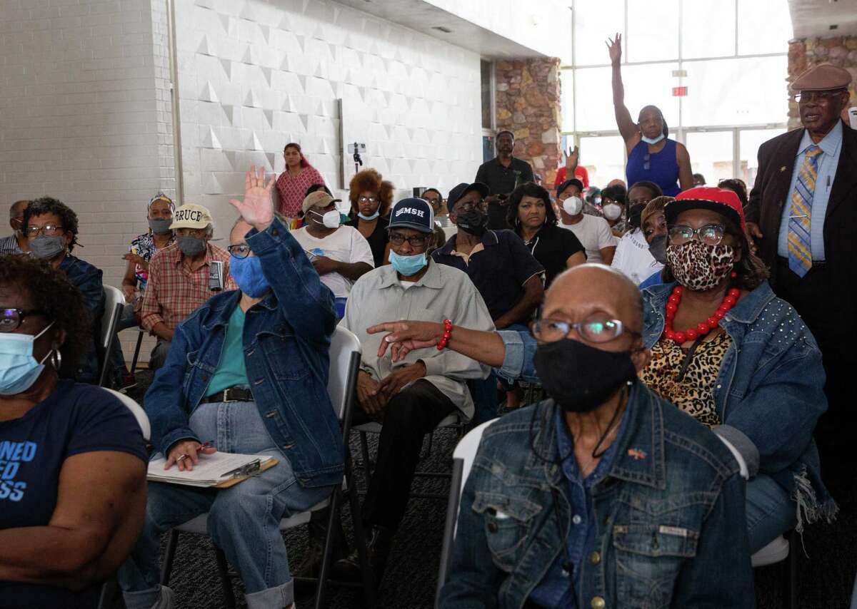 Pleasantville seniors meet with Fort Bend Rep. Gary Gates to voice