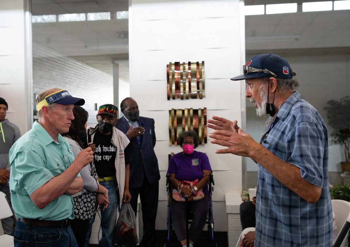 Pleasantville seniors meet with Fort Bend Rep. Gary Gates to voice