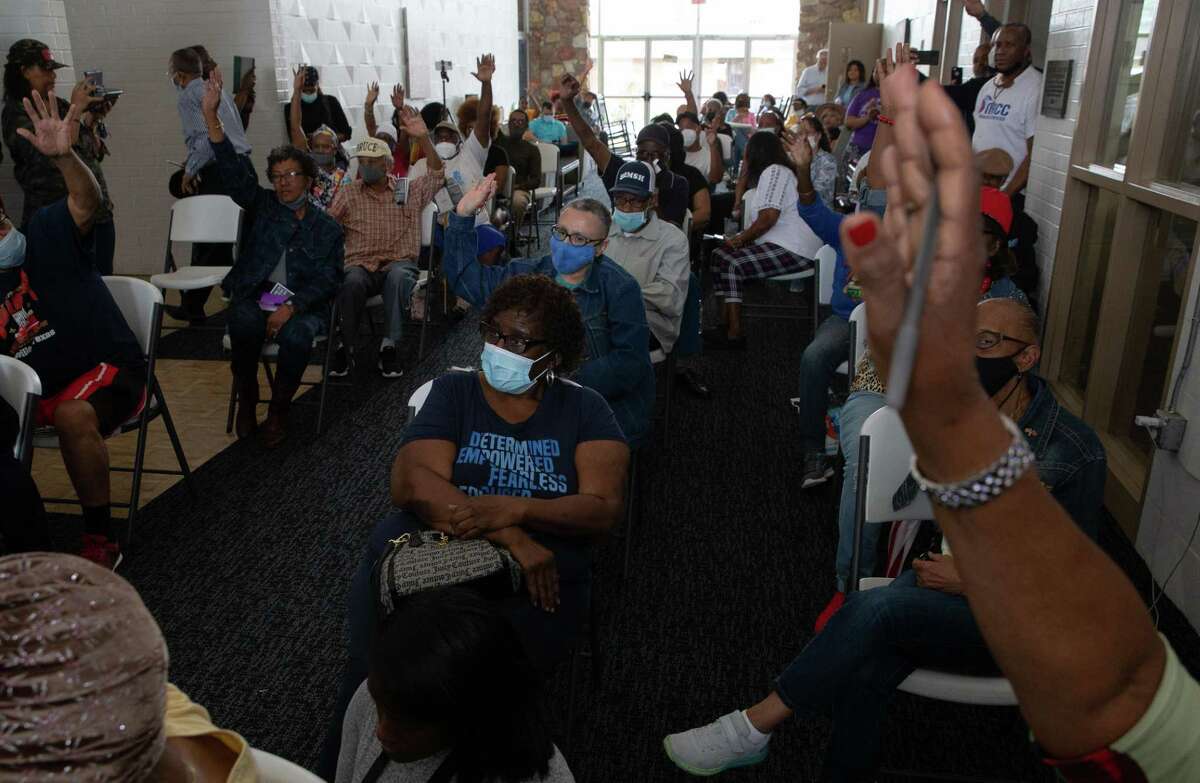 Pleasantville seniors meet with Fort Bend Rep. Gary Gates to voice
