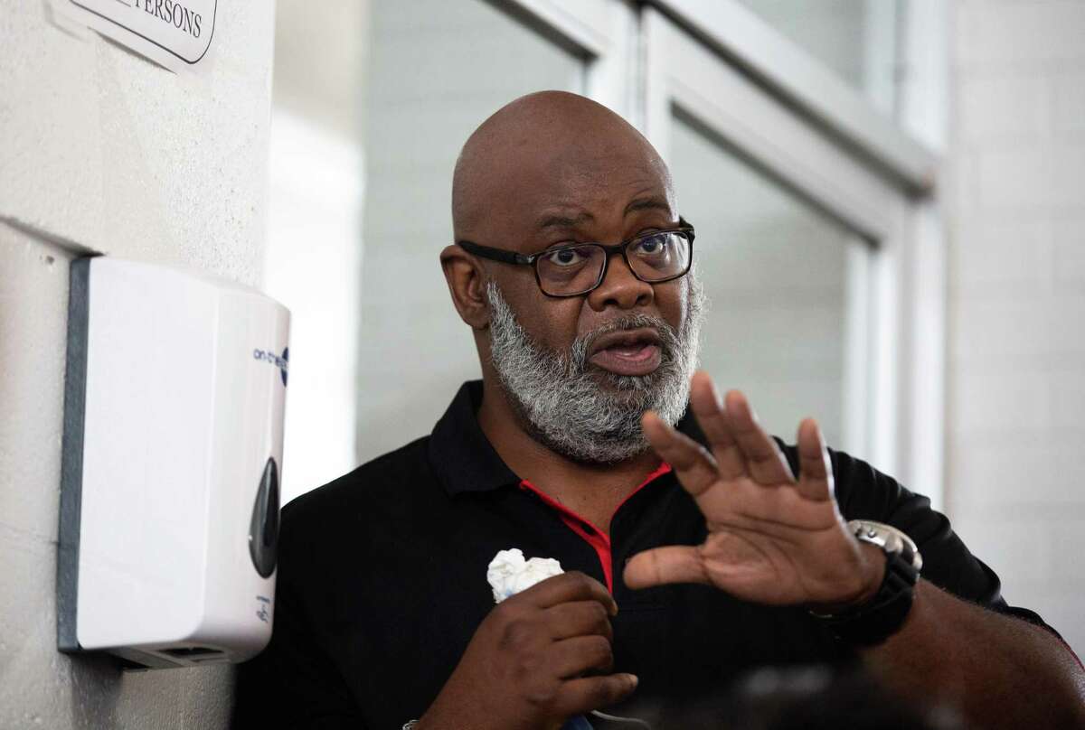 Pleasantville seniors meet with Fort Bend Rep. Gary Gates to voice