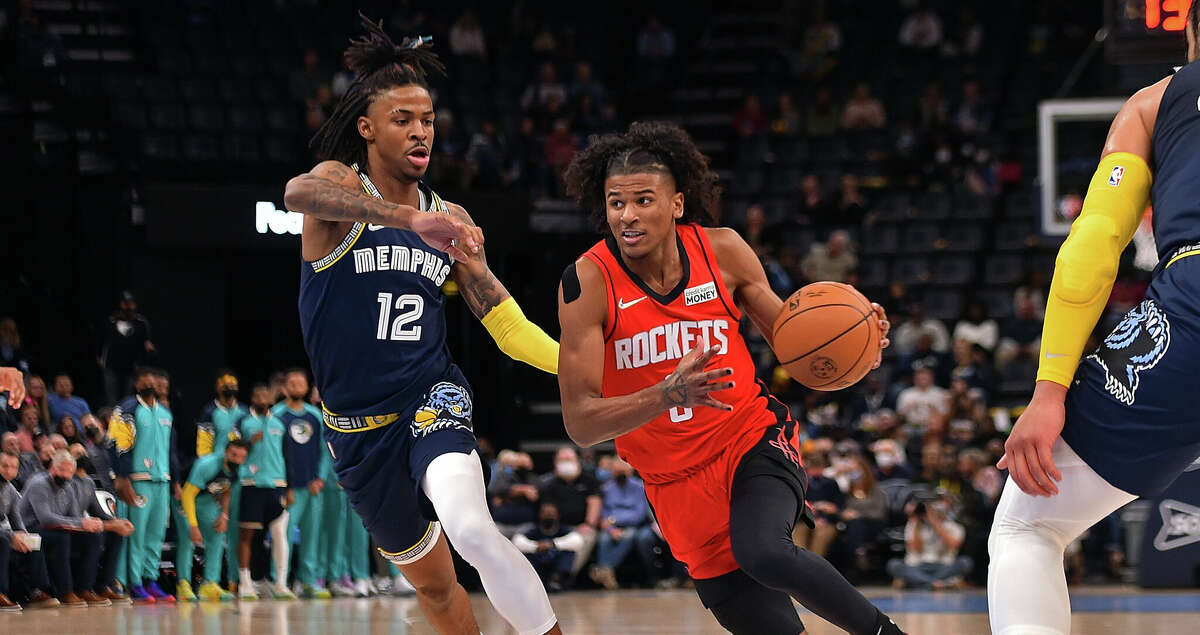 Jalen Green #0 of the Houston Rockets handles the ball against Ja Morant #12 of the Memphis Grizzlies during the first half at FedExForum on November 15, 2021 in Memphis, Tennessee. (Photo by Justin Ford/Getty Images)