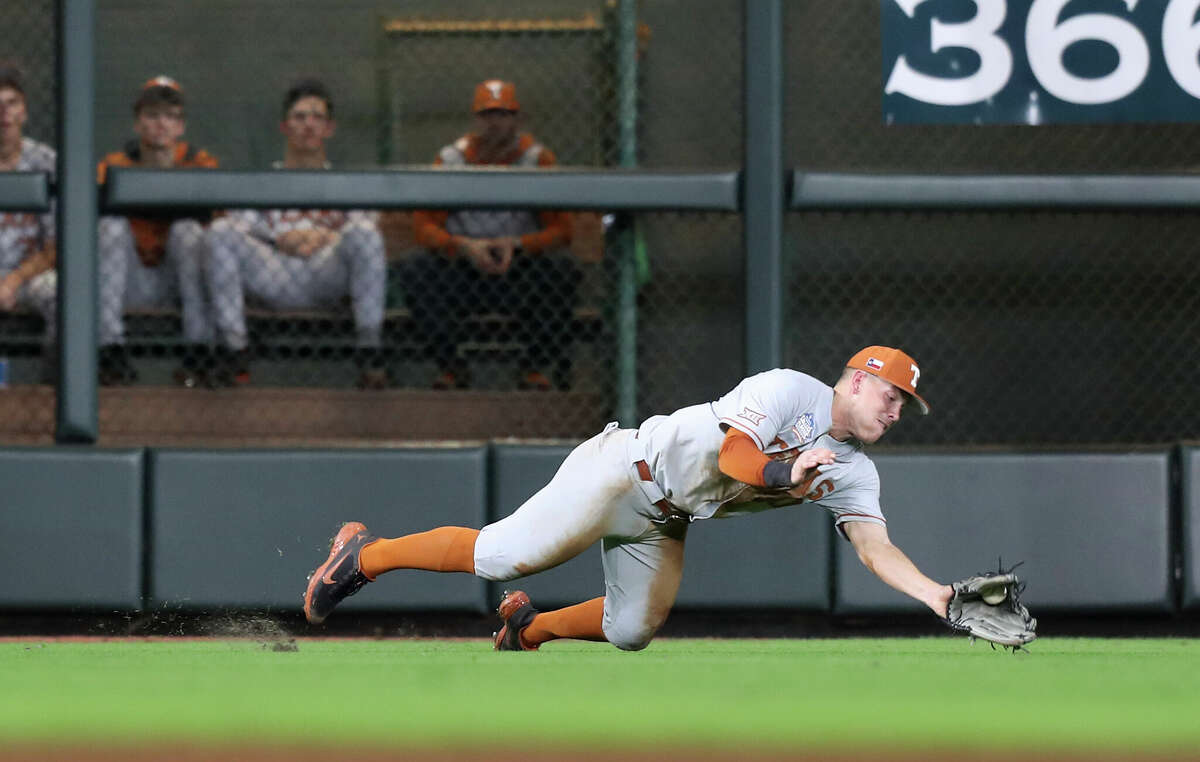 Texas beats LSU in College Classic to remain undefeated