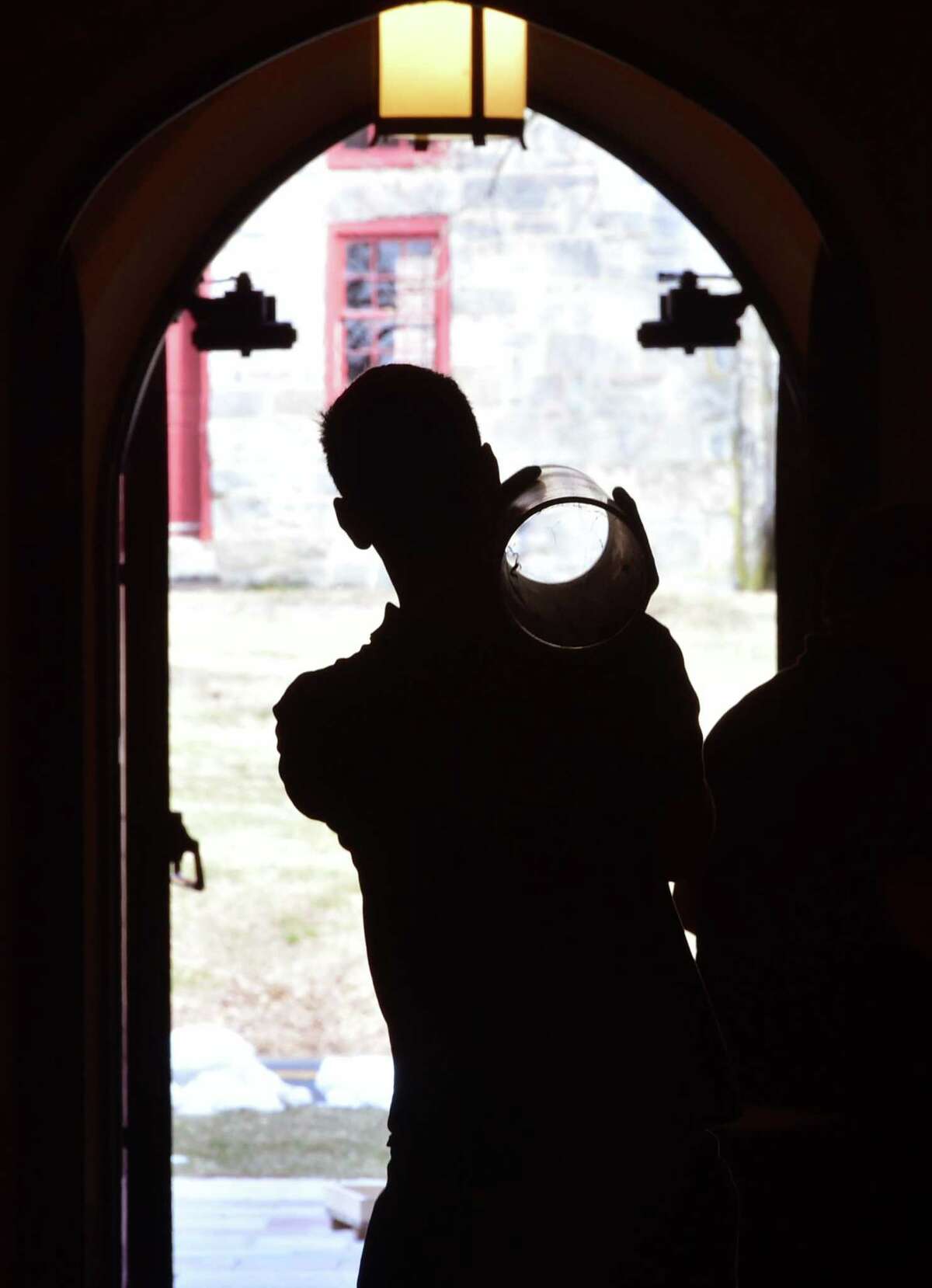 In Photos Christ Church Greenwich Moves In Thousands Of Parts Of New Organ That Was Custom