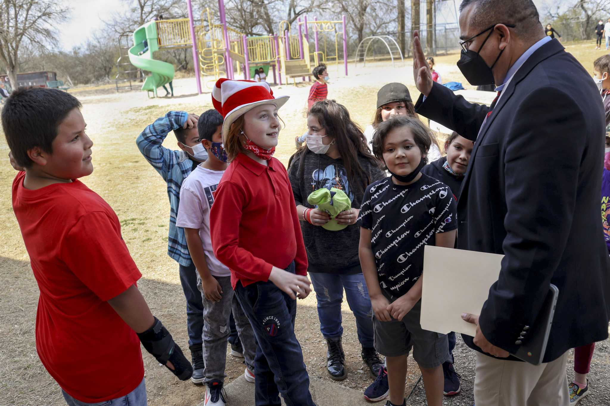 Teachers in San Antonio have a lot on their plate but can't say, 'Hold the evaluations' - Vimarsana News