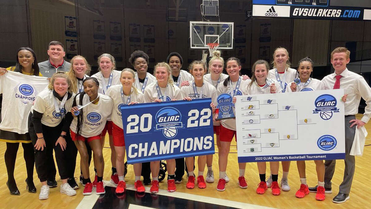 Ferris State's women's basketball team celebrates the GLIAC tourney title
