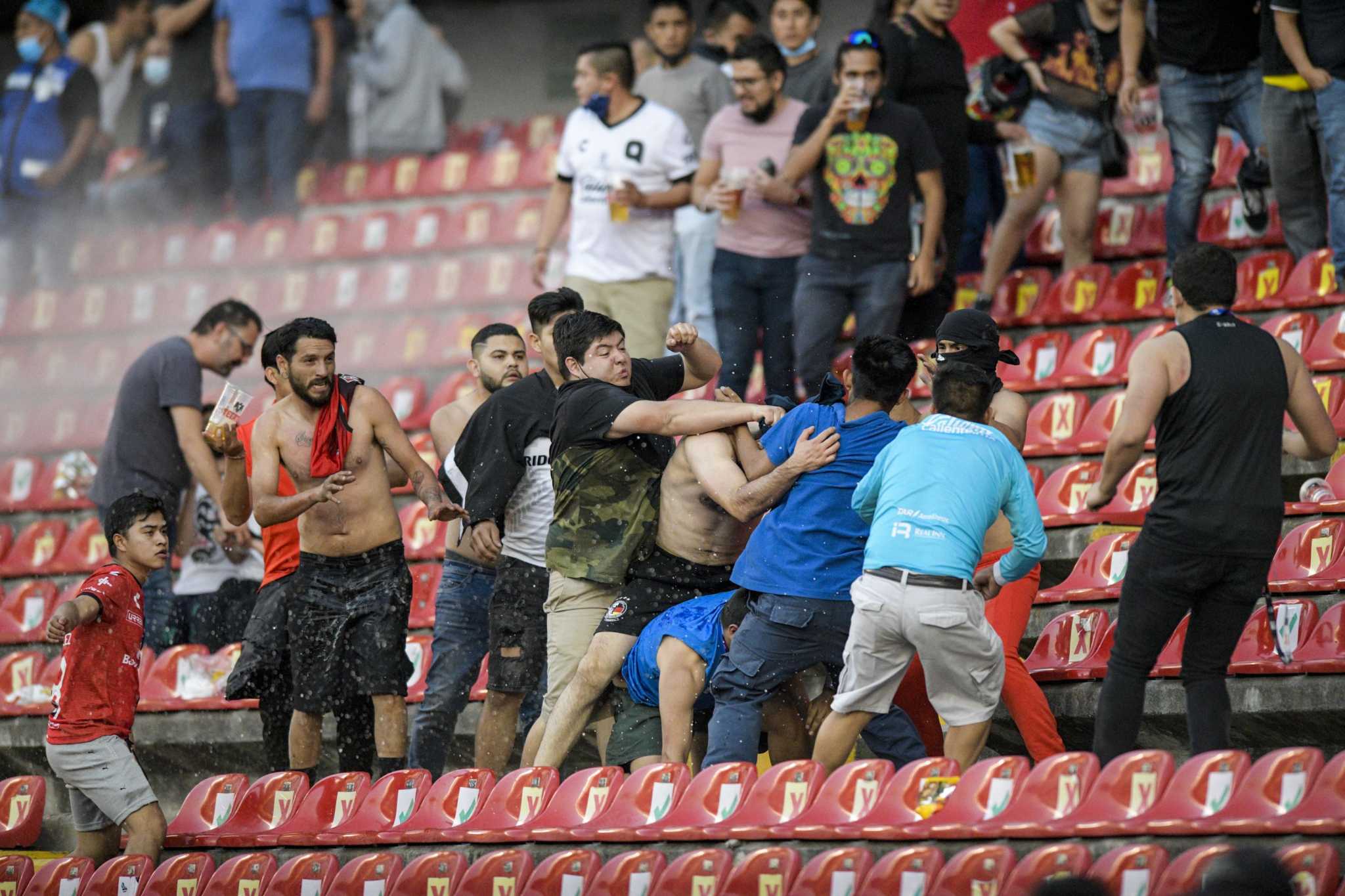 49ers fans get into brawl at preseason game in front of several