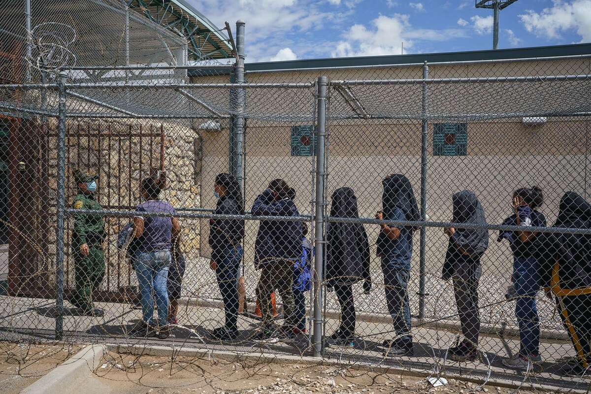 Migrants are expelled to Mexico in El Paso under Title 42 in September. A recent federal court ruling shows the need to end this policy.