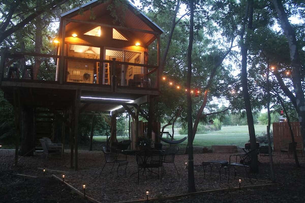 Creekside Treehouse is located Forestburg, an hour north of the Dallas-Fort Worth area. 