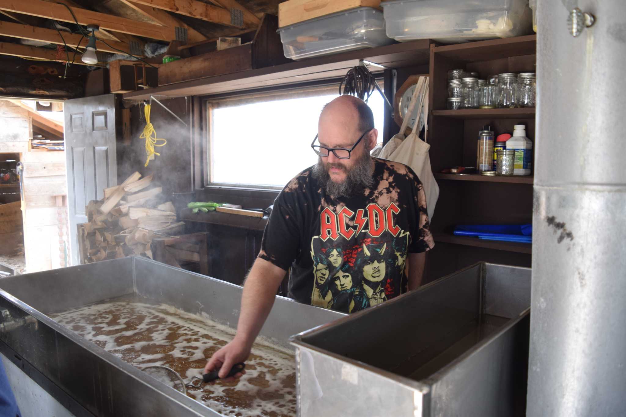 Winter's end brings maple syrup at Ward home - Vimarsana News