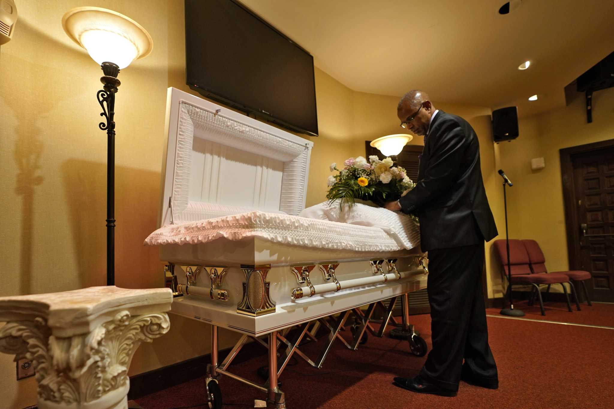 Texans lag in claiming federal funeral assistance for COVID deaths