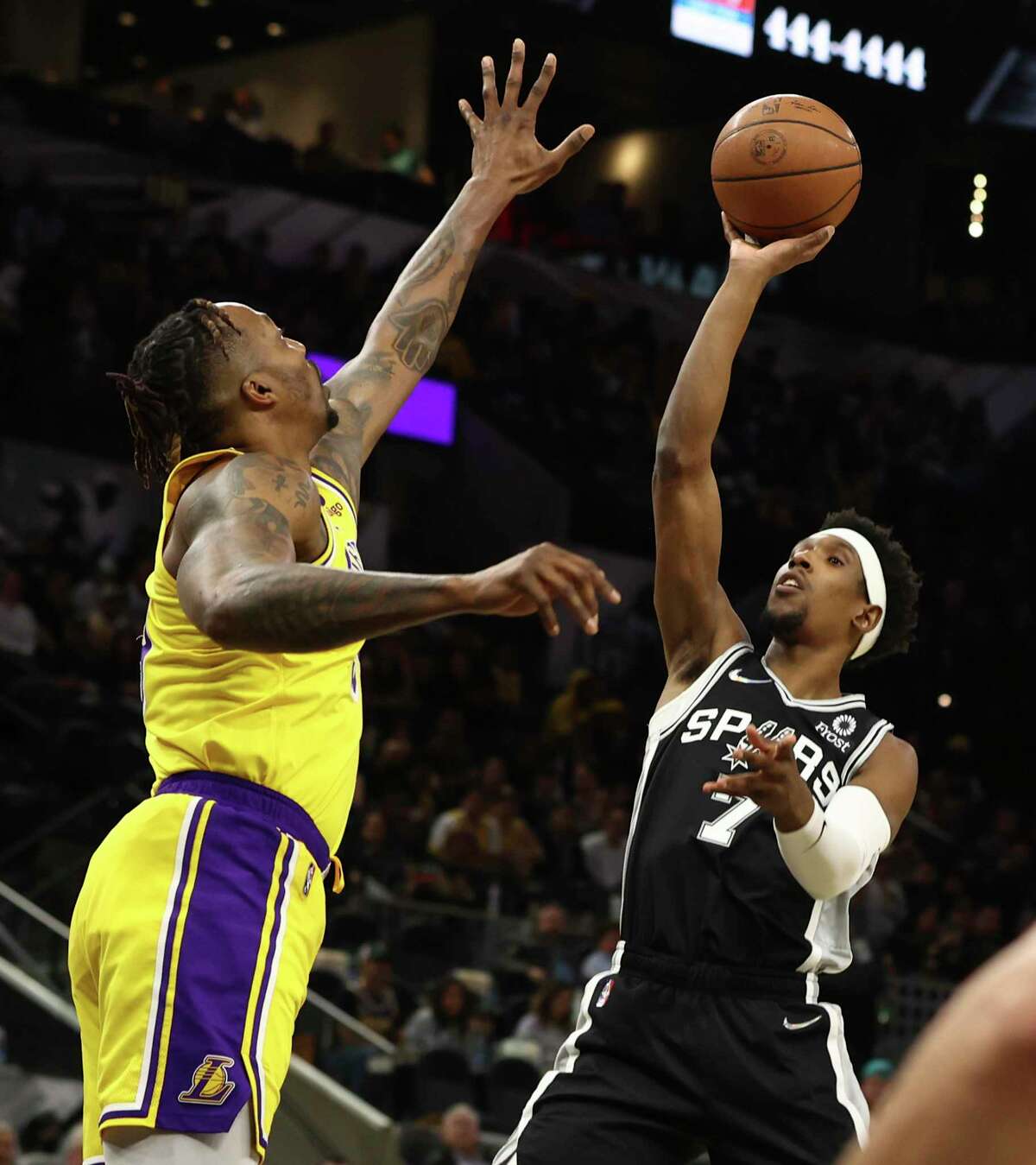 Spurs’ Josh Richardson (7) shoots against Los Angeles Lakers’ Dwight Howard (39) at the AT&T Center on Monday, March 7, 2022.