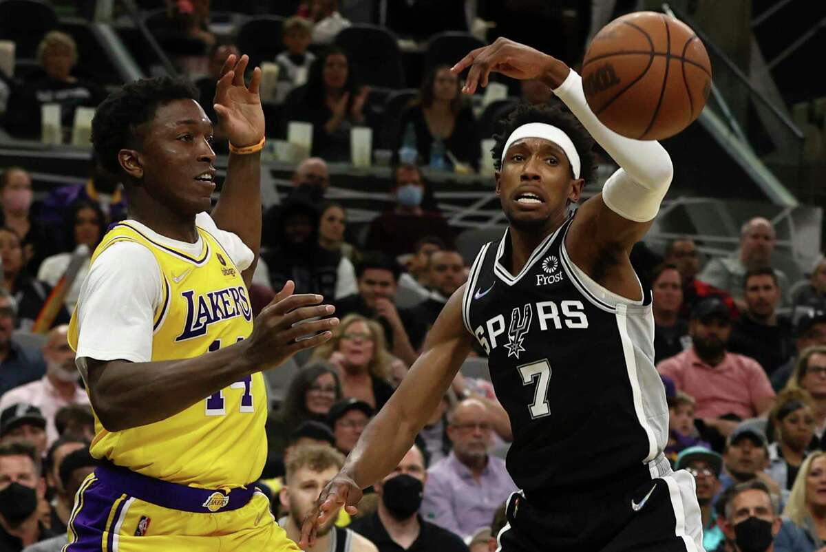 Spurs’ Josh Richardson (7) battles for the ball with Los Angeles Lakers’ Stanley Johnson (14) at the AT&T Center on Monday, March 7, 2022.