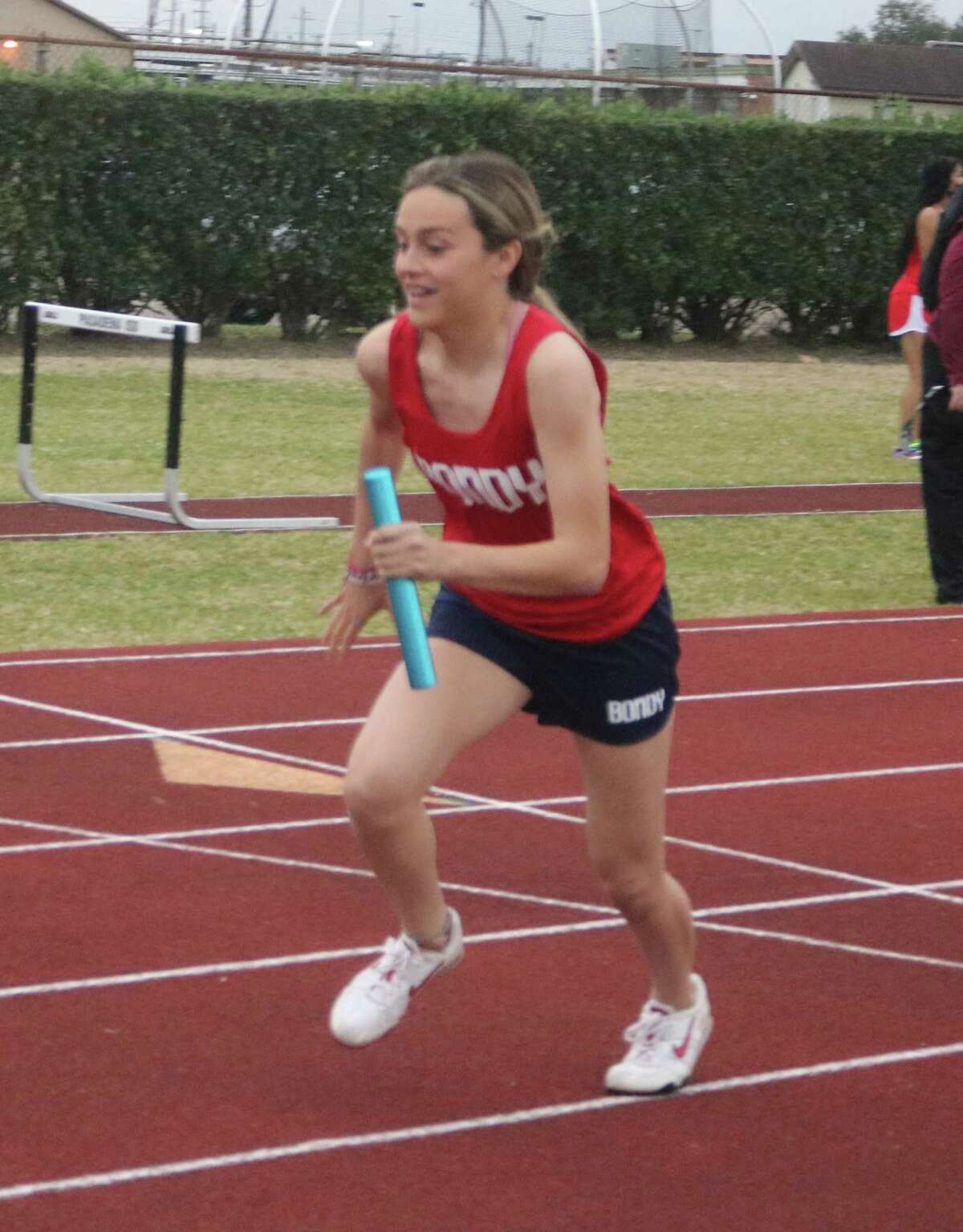Bondy, Beverly Hills girls start district track meet in strong fashion