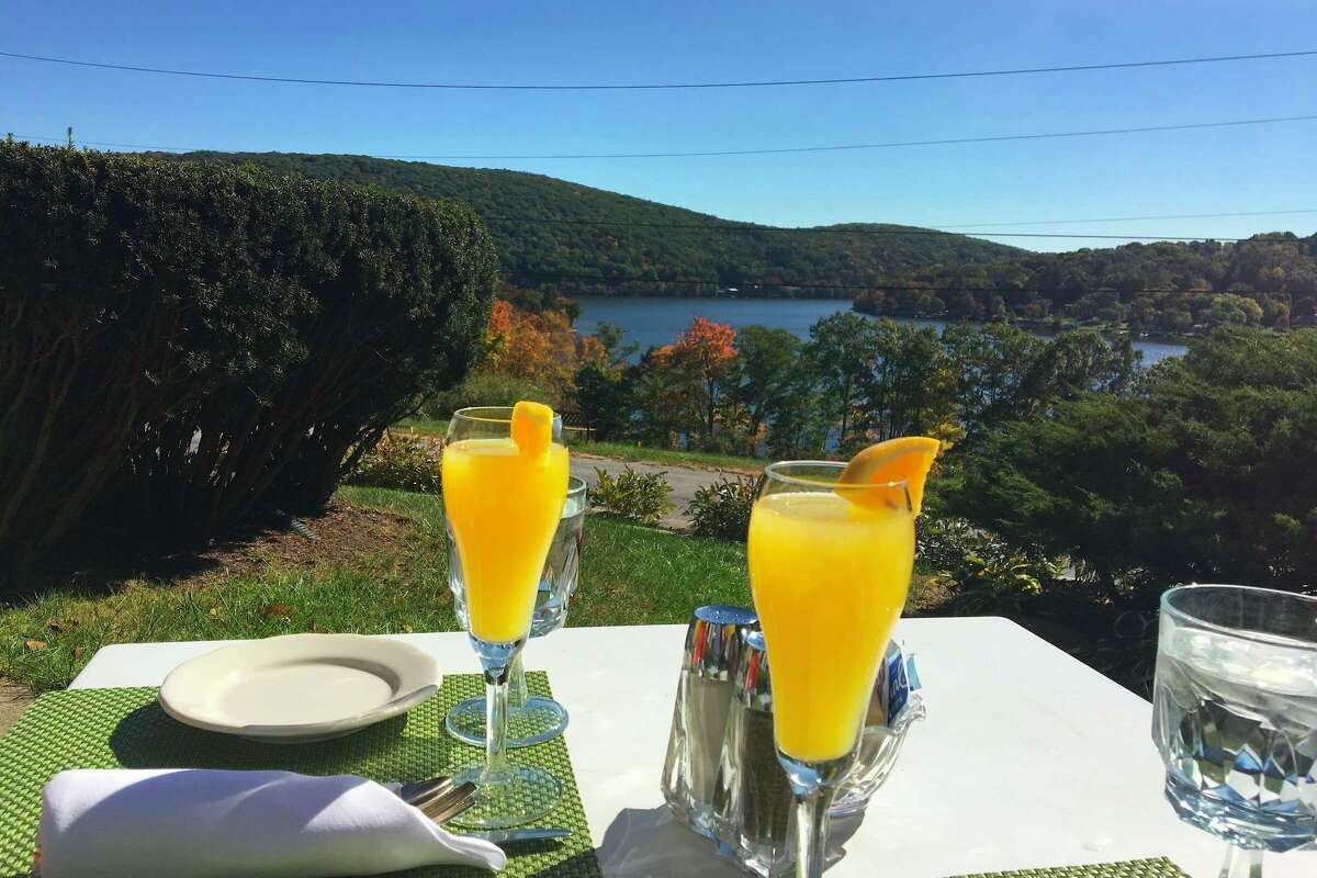 Outdoor dining at the Hopkins Inn