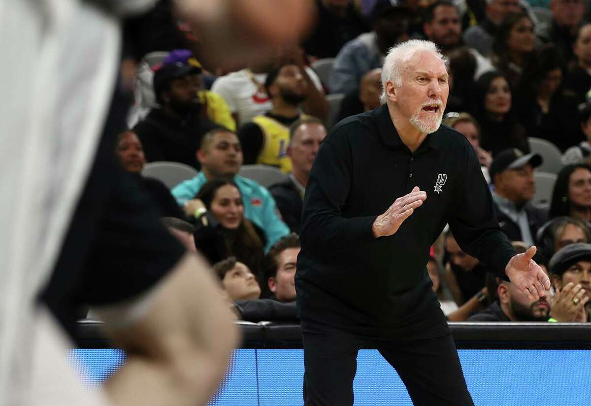 The Spurs’ Gregg Popovich directs his team during Monday’s home victory over the Los Angeles Lakers that enabled him to tie Don Nelson, Popovich’s former colleague and now close friend, for the NBA record for career regular-season coaching wins.