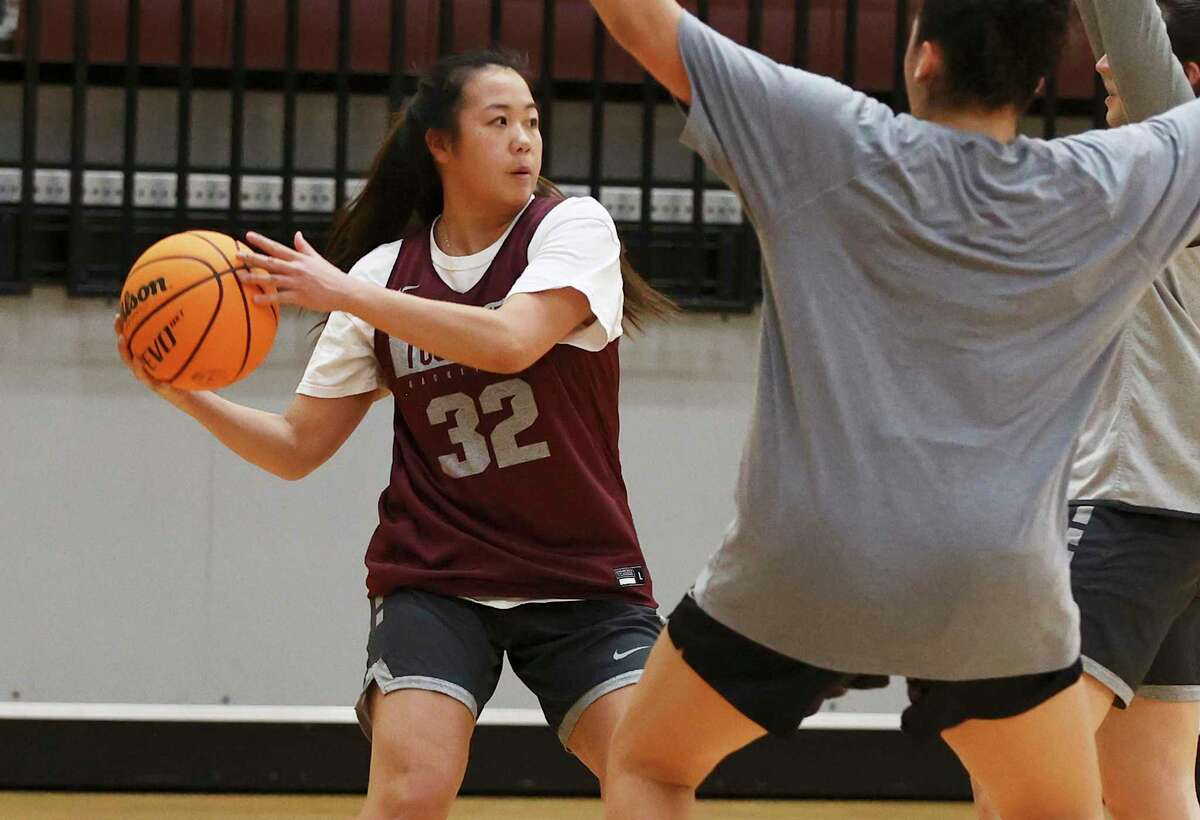 Carly Leong looks to pass the ball as the Trinity women’s basketball team practices on Tuesday as the group prepares to compete in the Division III Women’s NCAA Tournament Sweet 16 on Friday.