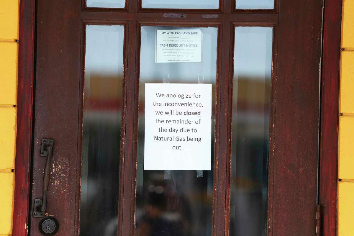 A sign on the door of Giuseppe's Italian restaurant in Seguin tells patrons it is closing temporarily due to a natural gas outage.