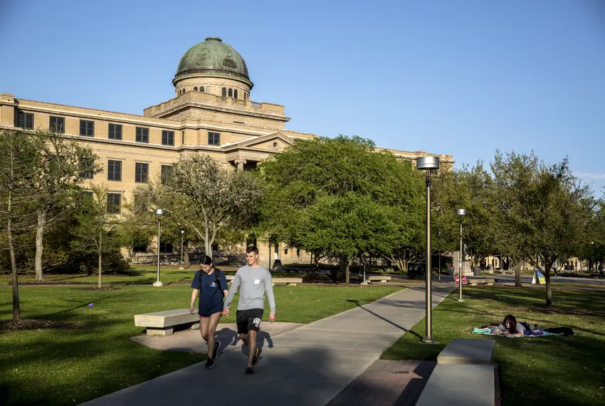 Texas A&M Chancellor John Sharp orders school leaders to sever research ties with Russian entities - Vimarsana News
