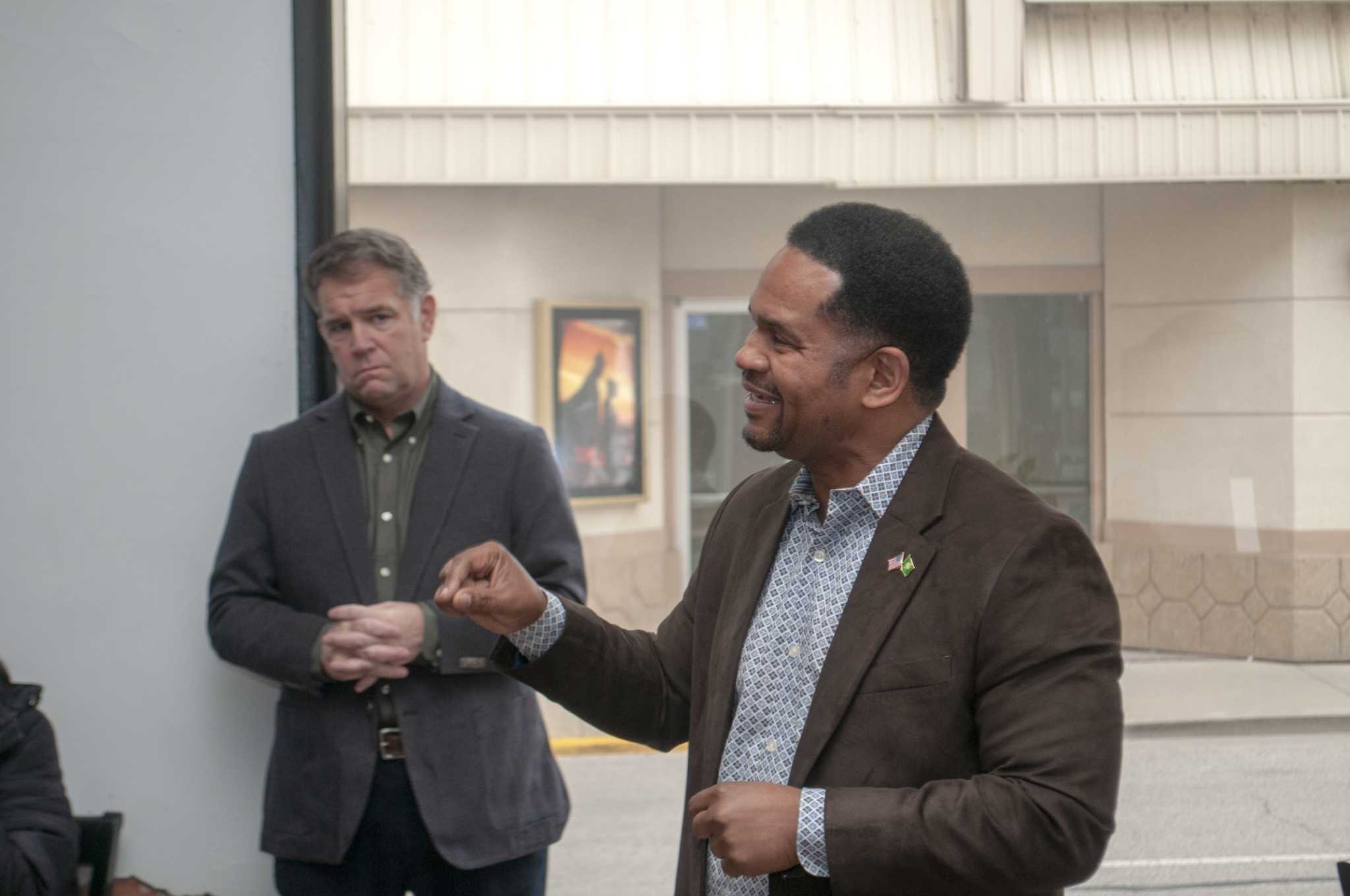 Governor hopeful visits Jacksonville, talks crime and taxes - Vimarsana News