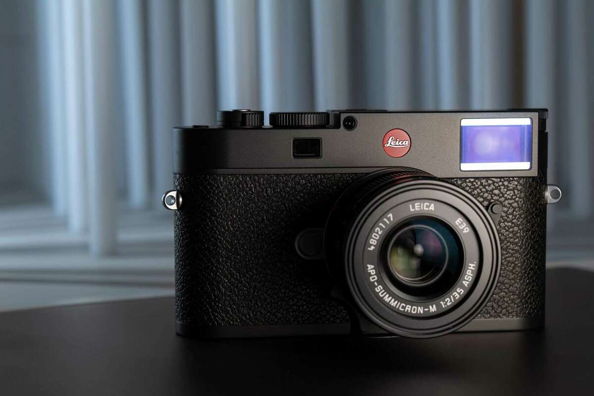 The Leica M11 combines the experience of traditional rangefinder photography with contemporary camera technology.