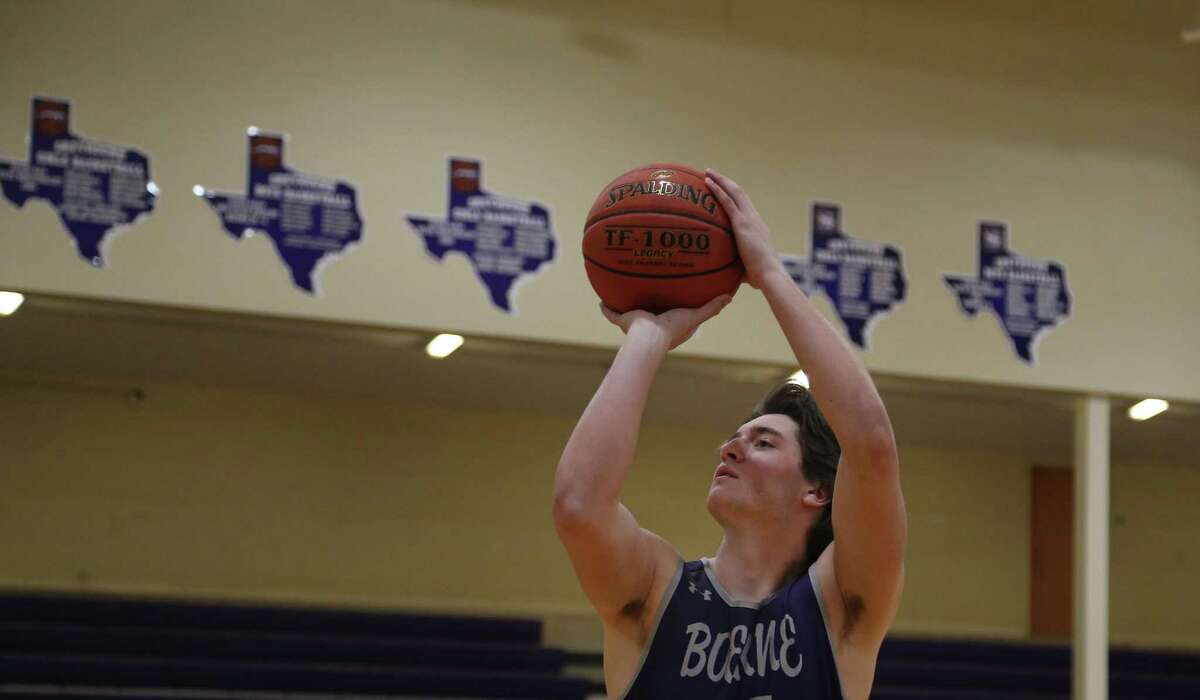 Boerne forward Houston Hendrix (14) goes thru shooting practice in preparation for UIL playoffs on Tuesday, March 8, 2022.