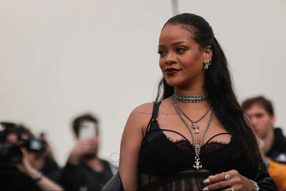 Rihanna is now worth $1.7 billion, making her the richest female
