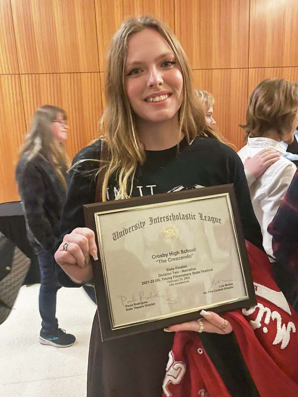 Crosby senior Katelynn Mitcham holds the plaque awarded to the students for their fourth-place finish at the 2021-22 UIL Young Filmmakers State Festival. It was the first time the program had achieved that level of success.
