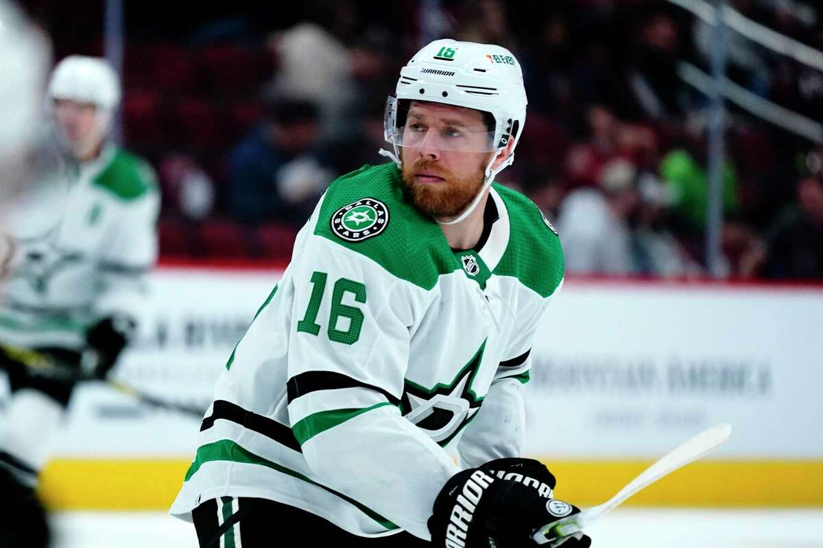 Dallas Stars center Joe Pavelski watches the movement of the puck during the second period of an NHL hockey game against the Arizona Coyotes Sunday, Feb. 20, 2022, in Glendale, Ariz. The Coyotes won 3-1. (AP Photo/Ross D. Franklin)