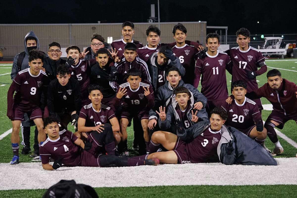 Boys Soccer Northbrook Raiders Headed To The Playoffs After Coming Out