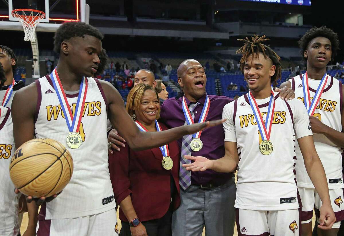 Beaumont United head coach David Green Jr. shares a light moment at the end of the game. In the 5A final Beaumont United defeated Mansfield Timberview 62-55 on Saturday, March 12, 2022 at the Alamodome.