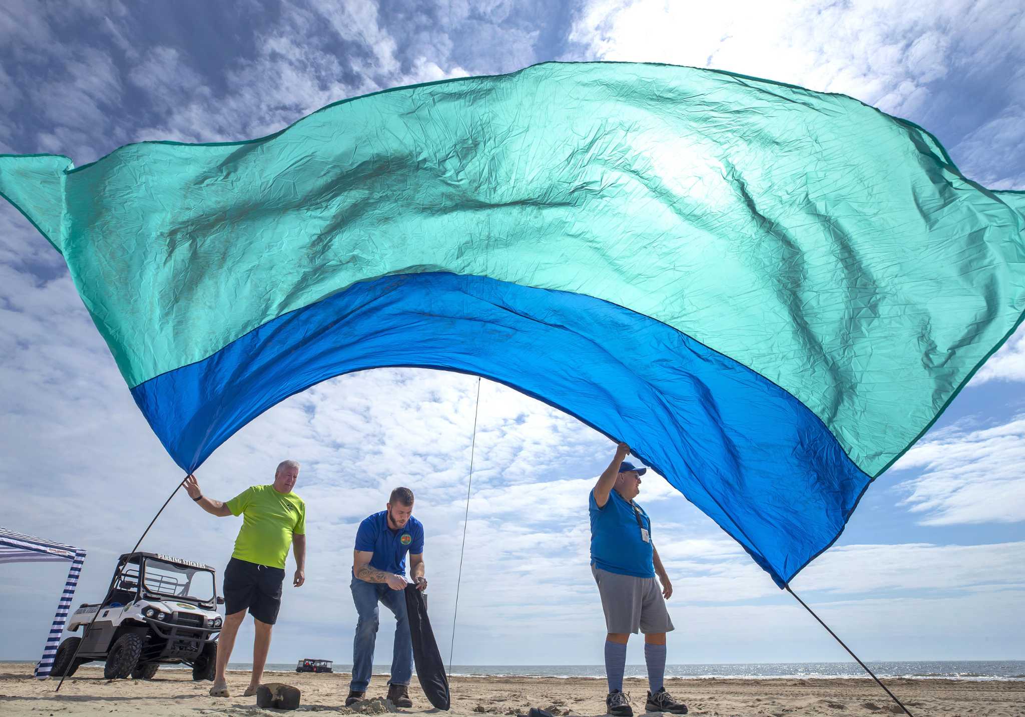 Galveston County implores beachgoers to take tents home - Vimarsana News