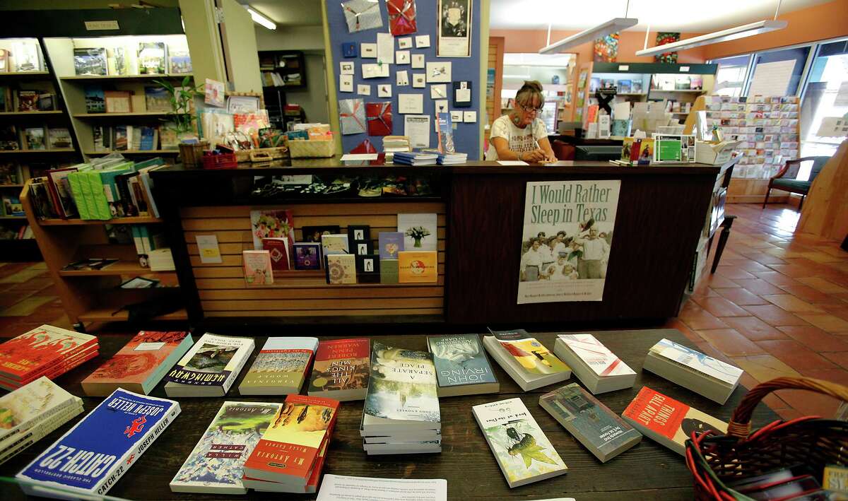 The inside of the Twig Book Shop in September 2009, a few months before the store moved to its current home at Pearl.