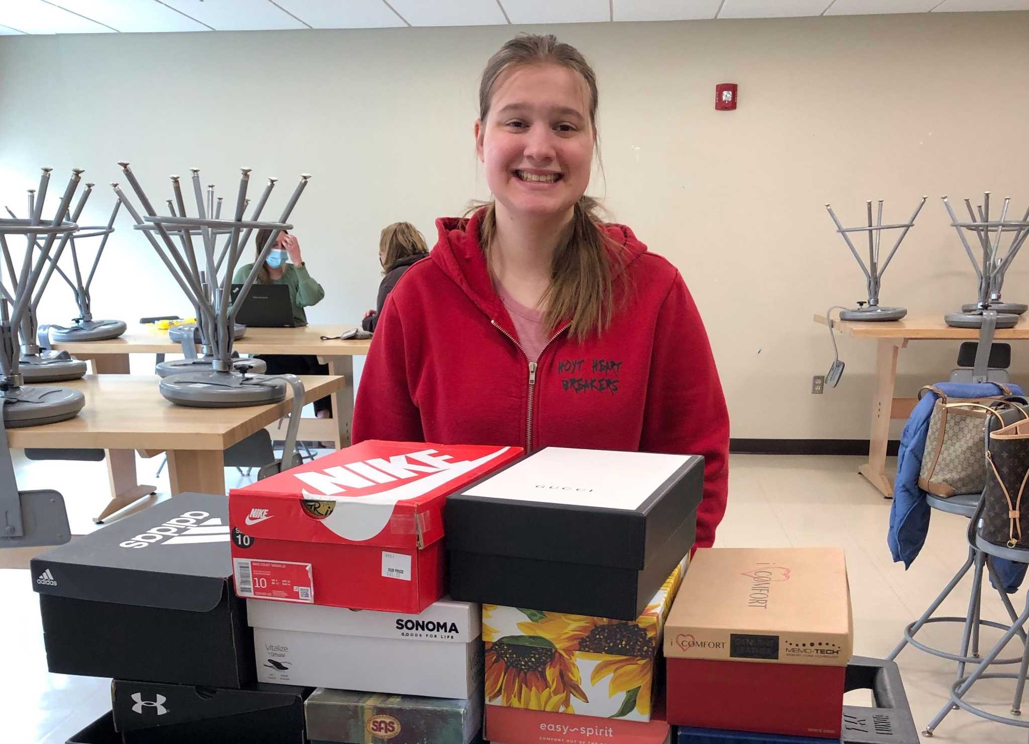 Ukrainian-born Wilton resident looks to 'send hope' and needed supplies to refugees - Vimarsana News