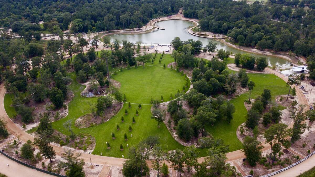 Memorial Park’s Clay Family Eastern Glades is a wonderful picnicking destination. It opened in 2020 as the first major project of the Memorial Park Master Plan. 