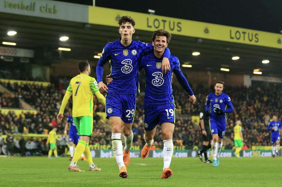 Kai Havertz celebrates with Mason Mount of Chelsea after scoring their team's third goal during the Premier League match between Norwich City and Chelsea at Carrow Road on March 10, 2022 in Norwich, England.