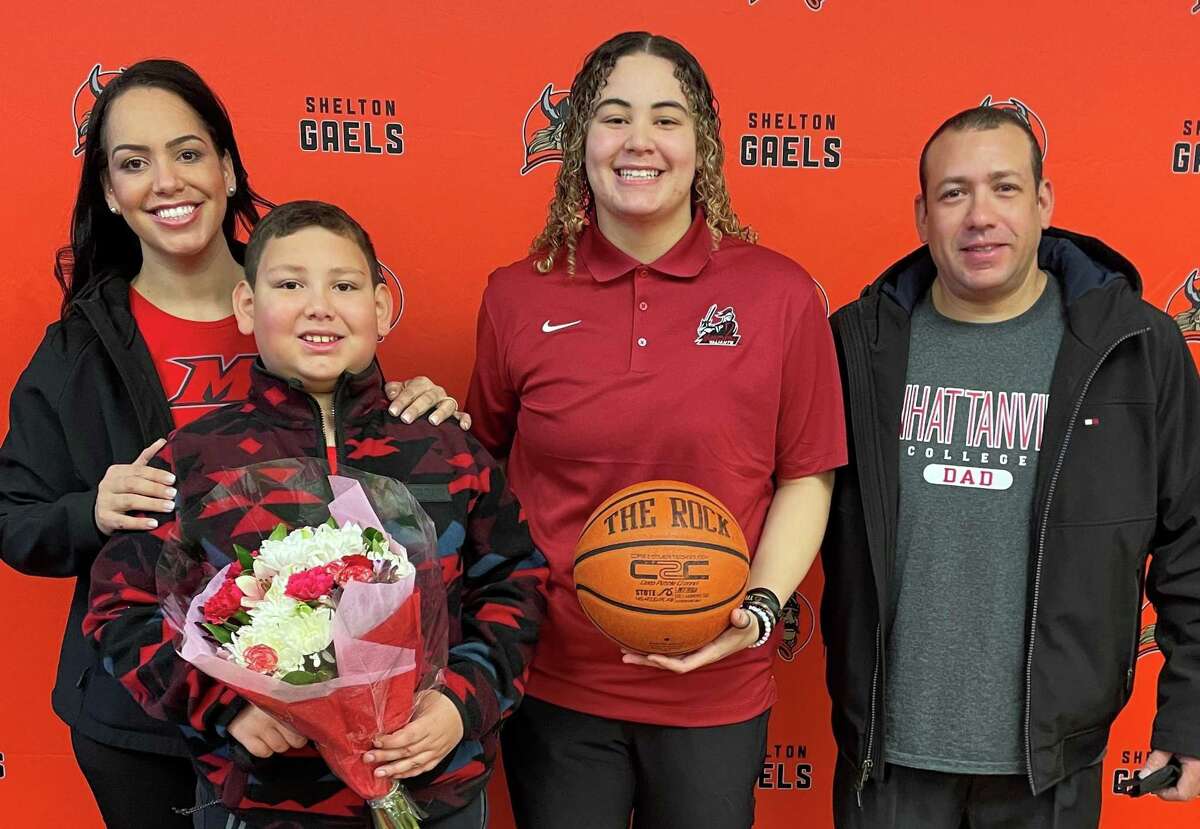 Lala Guimaraes was joined by mom Annacaroline Guimaraes, brother Lucca, and dad Ronei Santos when she celebrated her decision to play basketball at Manhattanville College.