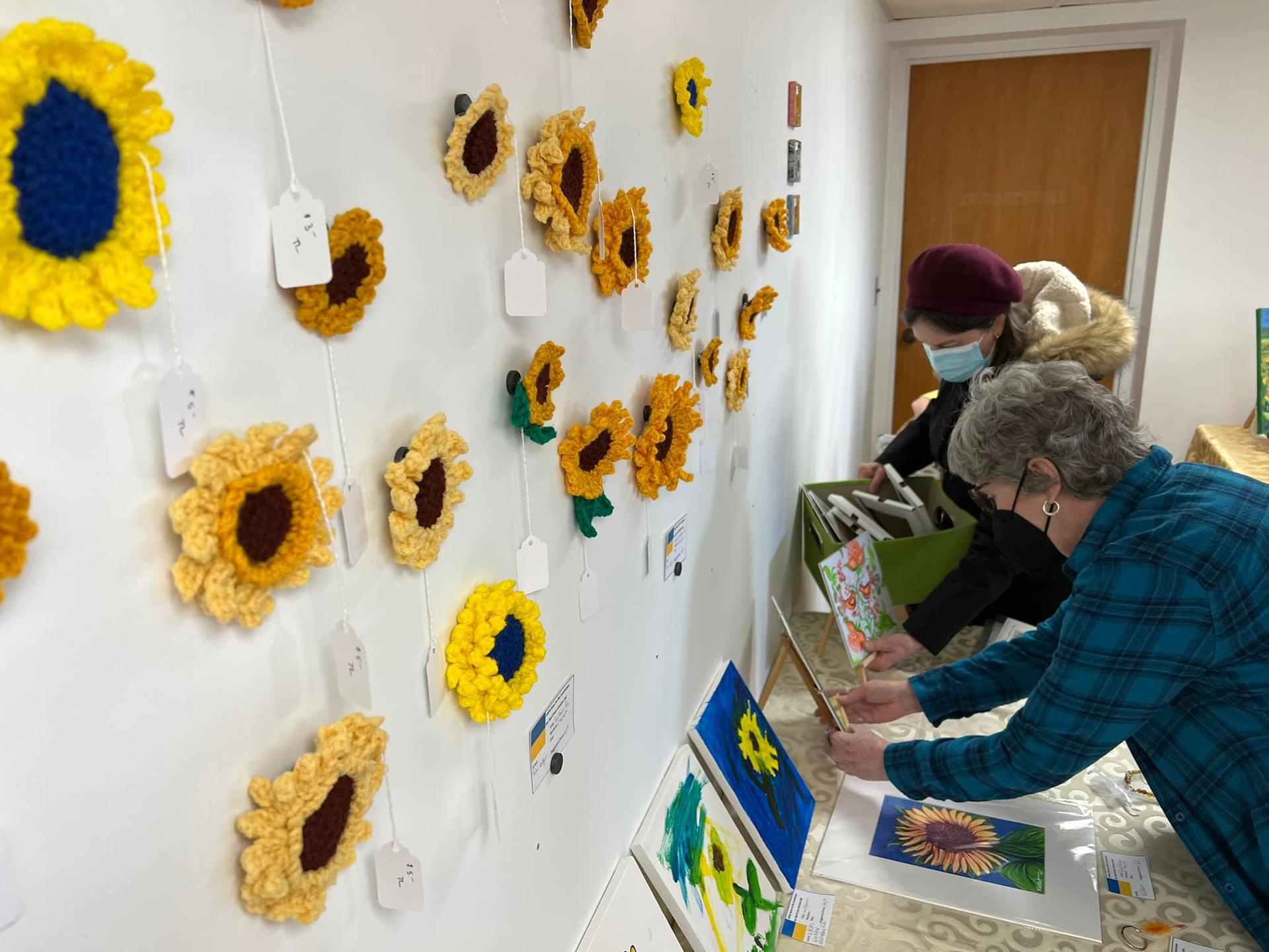 Ludington sunflower art exhibit raises 1,391 for Ukrainian Relief Fund